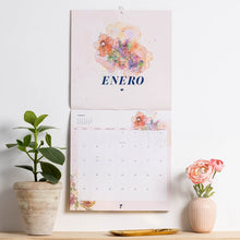 Cargar imagen en el visor de la galería, Calendario La Vecina Rubia 2026 - Formato cuadrado