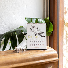 Cargar imagen en el visor de la galería, CALENDARIO DE MESA 2027 LAURA AGUSTÍ