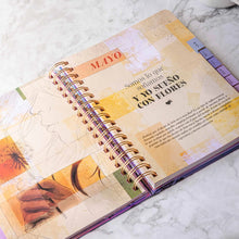 Cargar imagen en el visor de la galería, Agenda anual semanal 2027 La Vecina Rubia