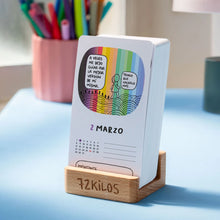 Cargar imagen en el visor de la galería, Calendario mesa de tarjetas 2027 - 72 kilos