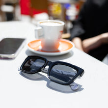Cargar imagen en el visor de la galería, Gafas de sol “It’s fucking hot”