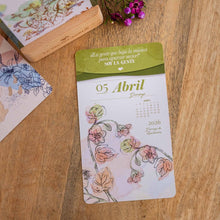 Cargar imagen en el visor de la galería, Calendario mesa de tarjetas 2026 La Vecina Rubia