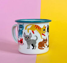 Cargar imagen en el visor de la galería, Taza Enamel Cat Lovers de Ingela P. Arrhenius