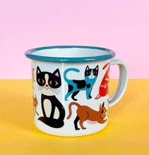 Cargar imagen en el visor de la galería, Taza Enamel Cat Lovers de Ingela P. Arrhenius