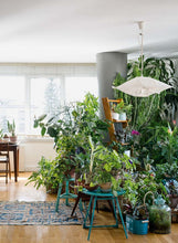 Cargar imagen en el visor de la galería, Urban Jungle: Living and Styling with Plants